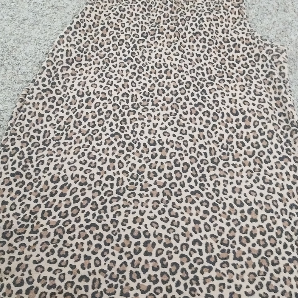 Bundle Of 4 Tank Tops - Picture 4 of 12